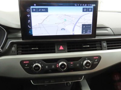 Audi A4 30TDi Avant Adv STRONIC   - 11