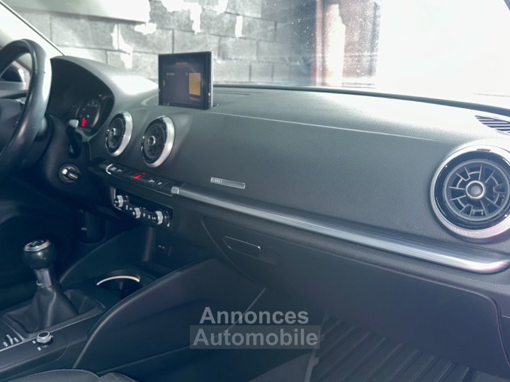Audi A3 Sportback 35 TFSI CoD 150 Design / Apple car play / R&eacute;gulateur adaptatif/Feux Led - 12