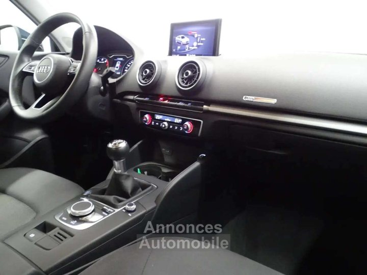 Audi A3 30TFSI Sedan - 8
