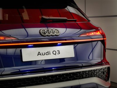 Audi Q3 HYBRIDE e-hybrid 272 ch S tronic 6 S line   - 8