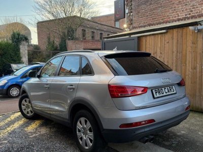 Audi Q3 1,4tfsi s-tronic - 2