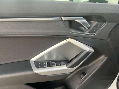 Audi Q3 35 TFSI 150 ch S tronic 7 Design   - 4