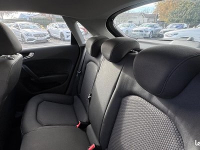 Audi A1 Sportback Phase 2 Business line 14 TDI 90 cv 5 Portes Distribution   - 12