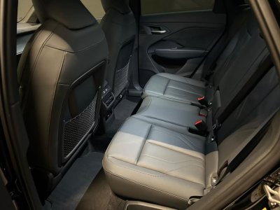 Audi Q3 e-hybrid 272 ch S tronic 6 S line   - 11