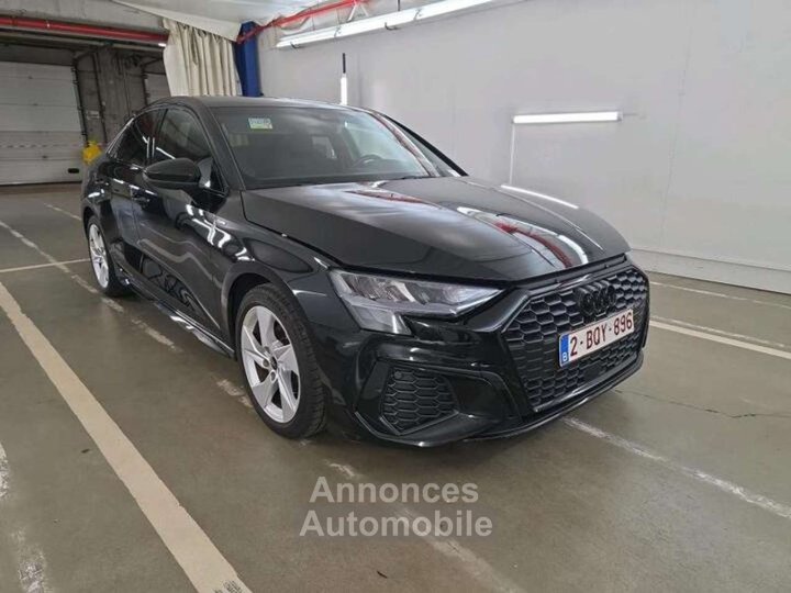Audi A3 30TFSI Sedan SLine Stronic - 3