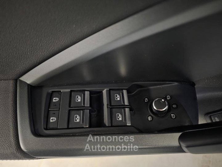 Audi Q3 20 TDI - 150 - BV S-tronic S-Line - 29