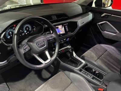 Audi Q3 35 TFSI 150 ch S tronic 7 Design Luxe   - 4