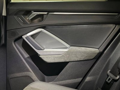 Audi Q3 35 TFSI 150 ch S tronic 7 Design Luxe   - 11