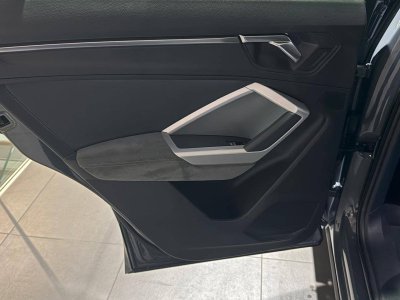 Audi Q3 35 TFSI 150 ch S tronic 7 Design Luxe   - 12