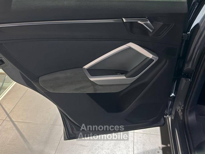 Audi Q3 35 TFSI 150 ch S tronic 7 Design Luxe - 12