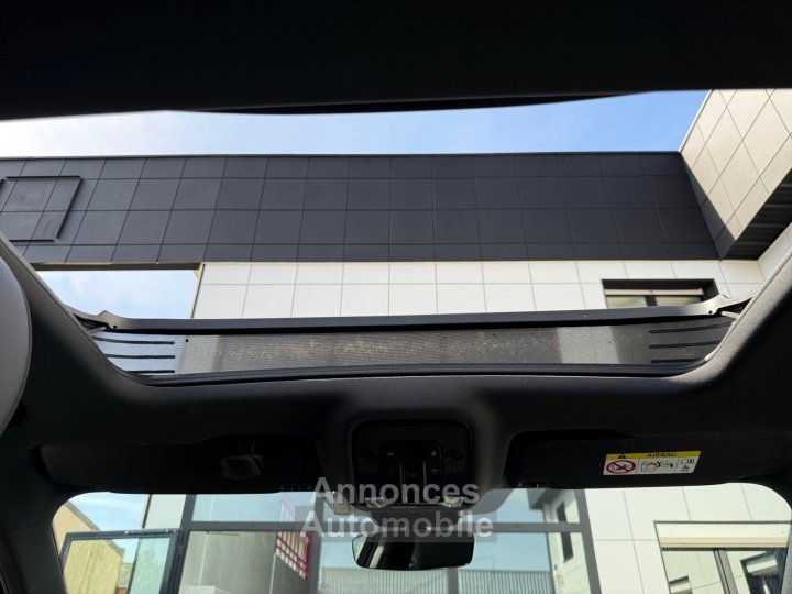 Audi Q3 45 TFSIe 245 ch S tronic 6 S line Black Line Toit Ouvrant Garantie 12 Mois - 19