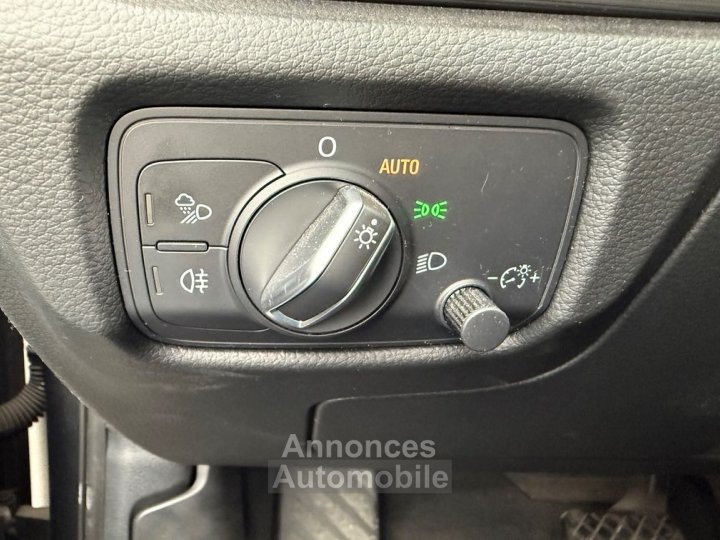Audi A3 Sportback 15 tfsi 150ch design lux s-tronic 2eme main cockpit - 30