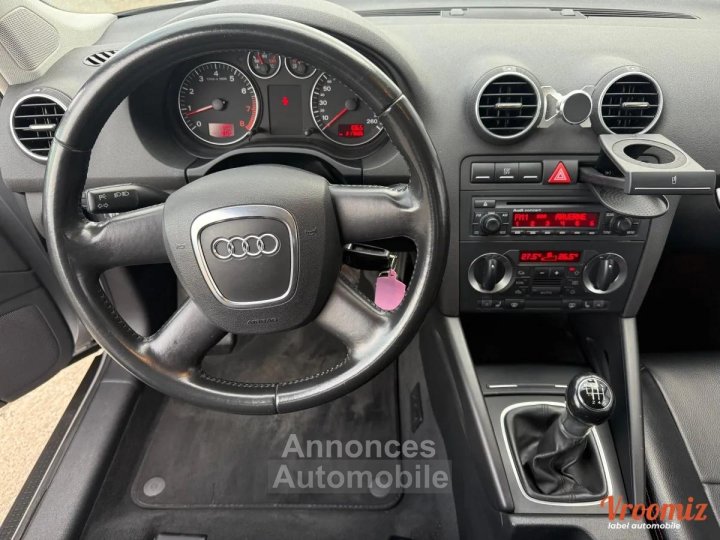 Audi A3 II (8P) 20 FSI Ambiente 16V - 9 cv (150 ch) 16V - BVM6 - 3 portes - Gris - 2005 + CLIM - 5