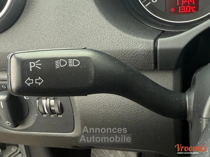 Audi A3 II (8P) 20 FSI Ambiente 16V - 9 cv (150 ch) 16V - BVM6 - 3 portes - Gris - 2005 + CLIM - 18