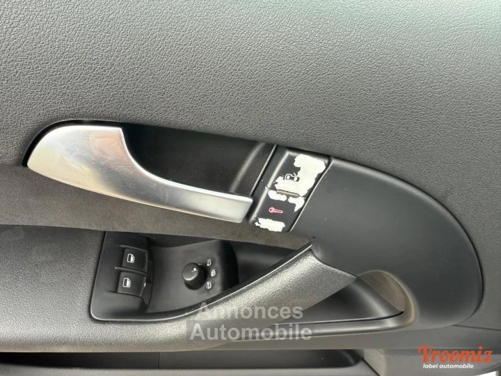 Audi A3 II (8P) 20 FSI Ambiente 16V - 9 cv (150 ch) 16V - BVM6 - 3 portes - Gris - 2005 + CLIM - 17