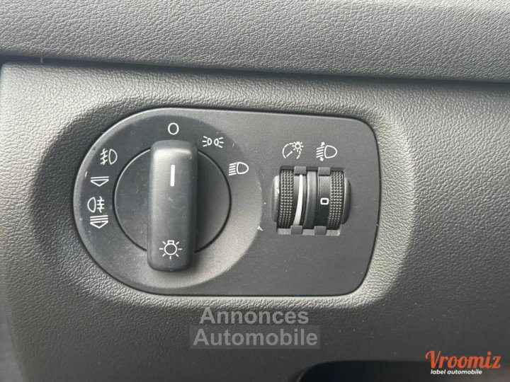 Audi A3 II (8P) 20 FSI Ambiente 16V - 9 cv (150 ch) 16V - BVM6 - 3 portes - Gris - 2005 + CLIM - 20