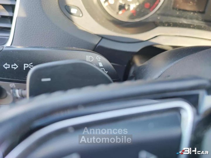 Audi Q3 20 TDI 150 AMBITION LUXE QUATTRO S-TRONIC BVA - 26