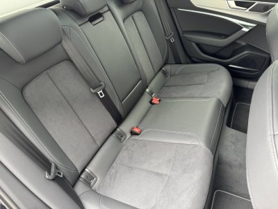 Audi A6 Avant 55 TFSIe 367 ch S tronic 7 Quattro Competition   - 12