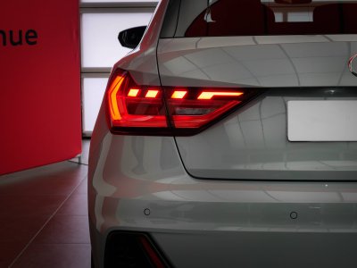 Audi A1 Sportback 30 TFSI 116 ch S tronic 7 Black Edition - 9