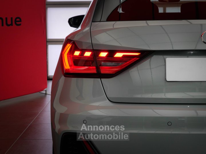 Audi A1 Sportback 30 TFSI 116 ch S tronic 7 Black Edition - 9