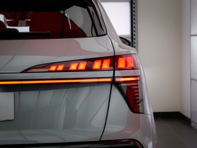 Audi Q3 HYBRIDE e-hybrid 272 ch S tronic 6 Business Executive   - 4