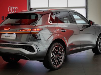 Audi Q3 HYBRIDE e-hybrid 272 ch S tronic 6 S line   - 23
