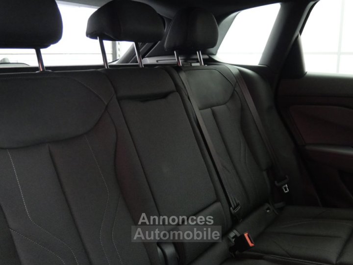 Audi Q3 HYBRIDE e-hybrid 272 ch S tronic 6 S line - 17