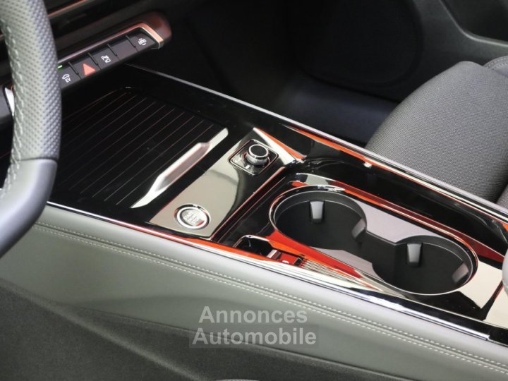 Audi Q3 HYBRIDE e-hybrid 272 ch S tronic 6 S line - 28