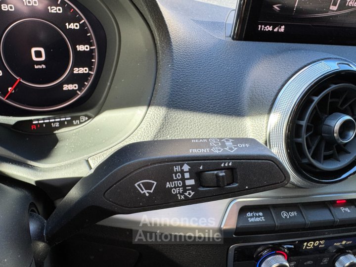 Audi Q2 35 TFSI 15l 150 CV S Tronic 7 S Line Toit ouvrant - 36