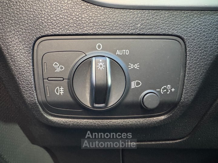 Audi Q2 35 TFSI 15l 150 CV S Tronic 7 S Line Toit ouvrant - 44