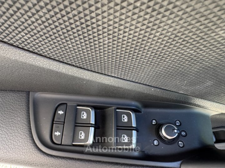 Audi Q2 35 TFSI 15l 150 CV S Tronic 7 S Line Toit ouvrant - 46