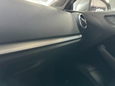 Audi A3 S Line 180 ch 18L TFSI S Tronic 7 1&egrave;re Mains ~ Radar AR ~ Jantes ROTOR ~ Feux Xenon   - 25