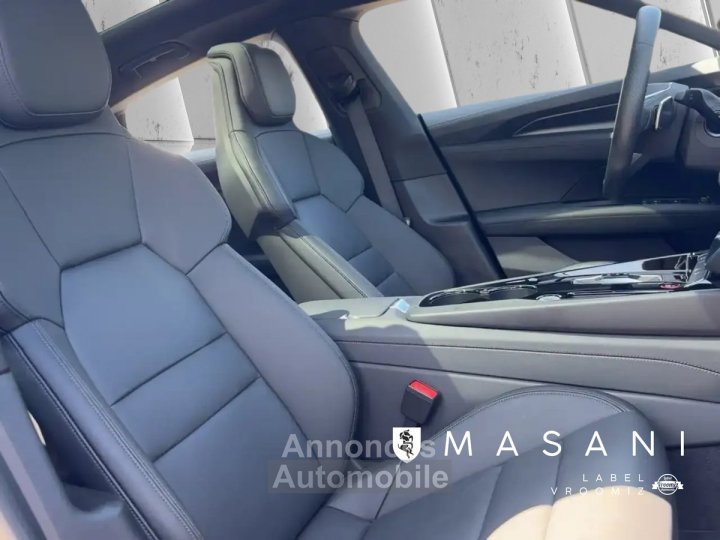 Audi e-tron GT quattro 476ch toit siege cam360 - 13