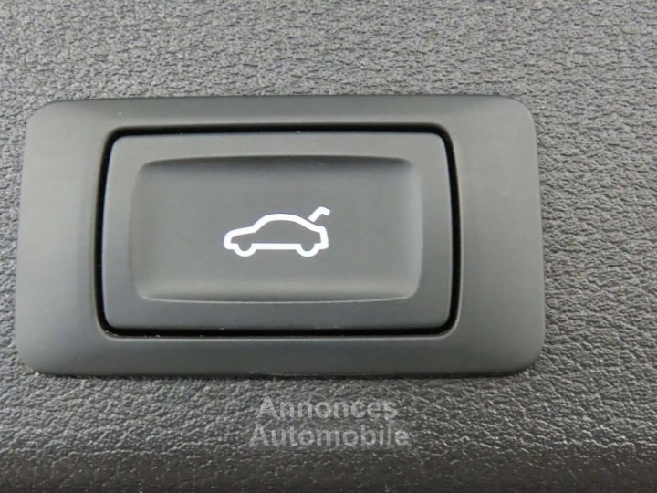 Audi A4 30TDi Avant STRONIC - 13