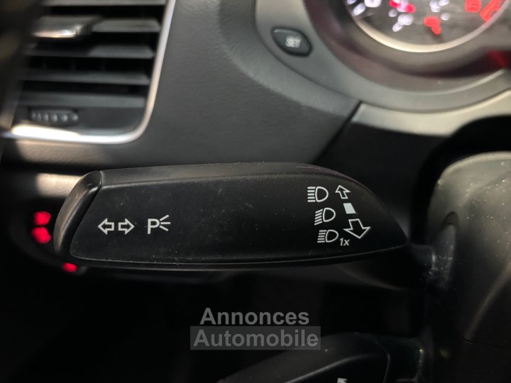 Audi Q3 20 TDI 140 ch S line ( 1&egrave;re main ) - 27