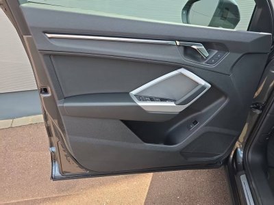 Audi Q3 35 TFSI S line LED PANO STANDHZG 18"   - 14