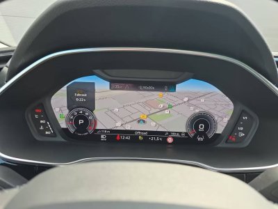 Audi Q3 35 TFSI S line LED PANO STANDHZG 18"   - 17