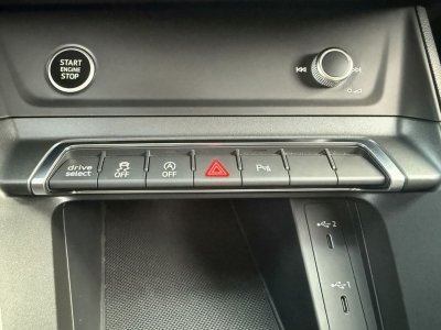 Audi Q3 35 TFSI 150CH MILD HYBRID S LINE TRONIC 7   - 14