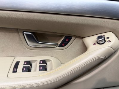 Audi S8 52 FSI V10 450 Quattro Tiptronic A - 25