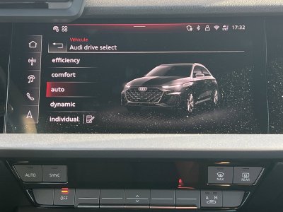 Audi A3 ALLSTREET Allstreet TFSI e Hybride rechargeable 204 S tronic 6 Design   - 17