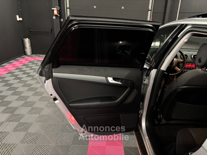 Audi A3 Sportback 16 TDI 105 DPF Ambiente S tronic - 32