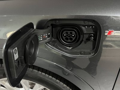 Audi Q3 45 TFSIe 245 ch S tronic 6 S line   - 4