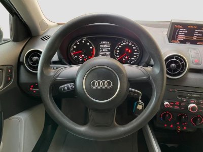 Audi A1 Sportback 12 TFSI 86ch Attraction boite manuelle - 10