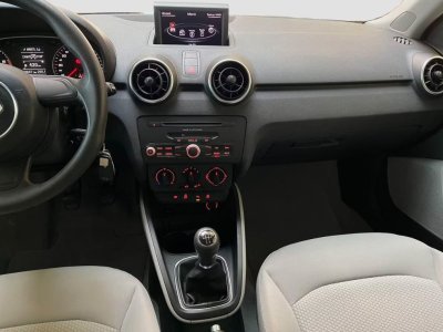 Audi A1 Sportback 12 TFSI 86ch Attraction boite manuelle - 12