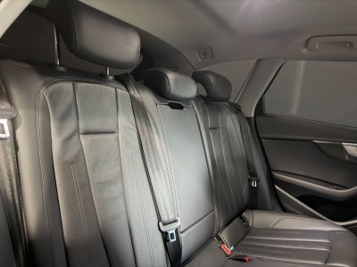 Audi A4 AVANT 30 TDI 122 S tronic 7 Design Luxe - 12