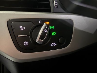 Audi A4 AVANT 30 TDI 122 S tronic 7 Design Luxe - 19