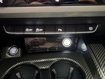 Audi A4 AVANT 30 TDI 122 S tronic 7 Design Luxe - 29