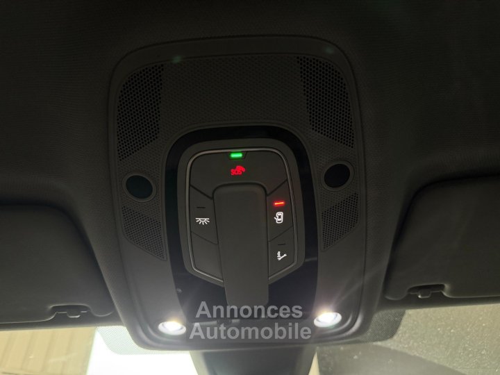 Audi A4 AVANT 30 TDI 122 S tronic 7 Design Luxe - 33