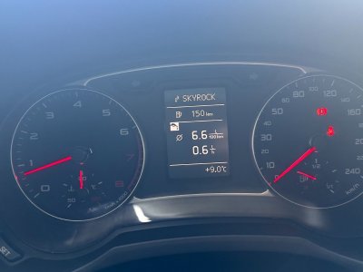 Audi A1 12 TFSI 85 ch Ambiente 3 Portes - Suivi - Radio - Regulateur   - 9