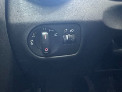 Audi A1 12 TFSI 85 ch Ambiente 3 Portes - Suivi - Radio - Regulateur   - 15